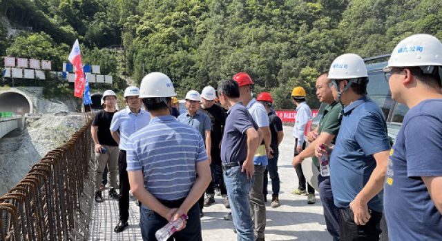 川高公司副總經(jīng)理劉勇調(diào)研九綿高速JL8總監(jiān)辦轄段項目建設(shè)