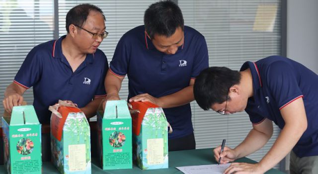 粽葉飄香五月五，濃情端午共安康