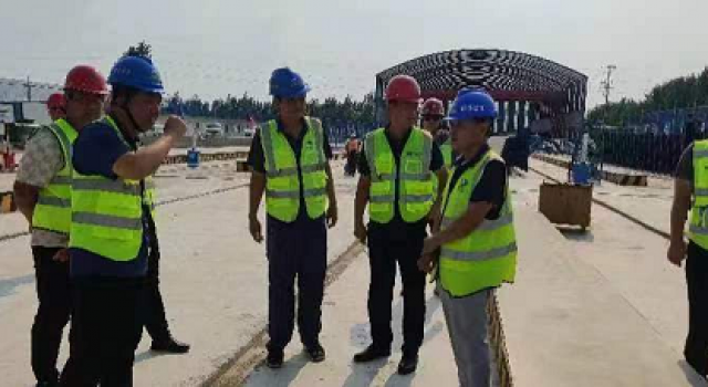 鄒城至濟(jì)寧公路工程三工區(qū)箱梁預(yù)制場順利通過驗(yàn)收