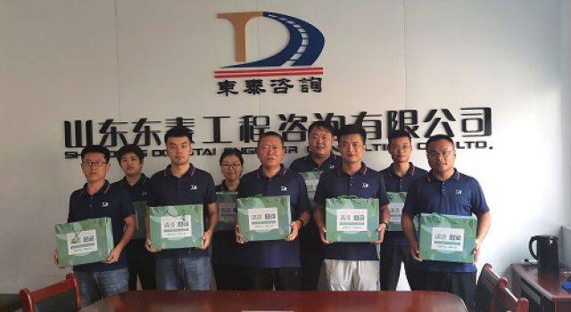 情系一線，夏送清涼-經(jīng)十路第一總監(jiān)辦組織開展“夏日送清涼”活動