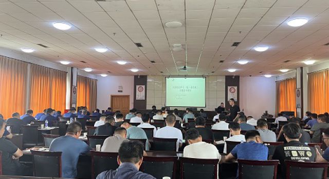 經(jīng)十路東延工程召開路面工程施工控制培訓(xùn)會(huì)議