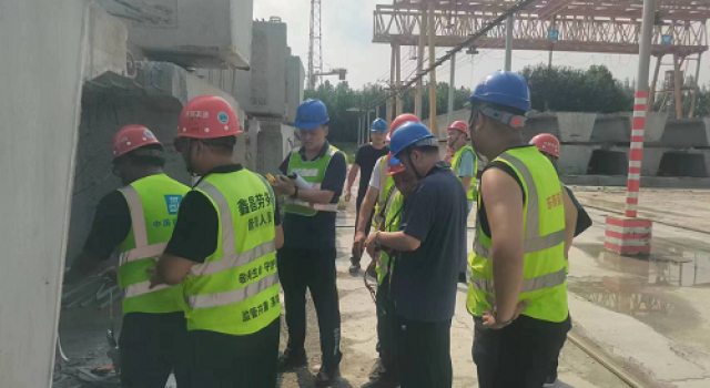 濟(jì)寧市交通運(yùn)輸綜合執(zhí)法隊(duì)督查組蒞臨鄒濟(jì)公路工程檢查指導(dǎo)工作