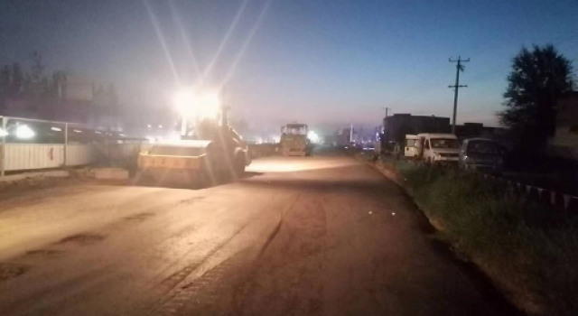 徹夜奮斗為攤鋪，勇立潮頭東泰人