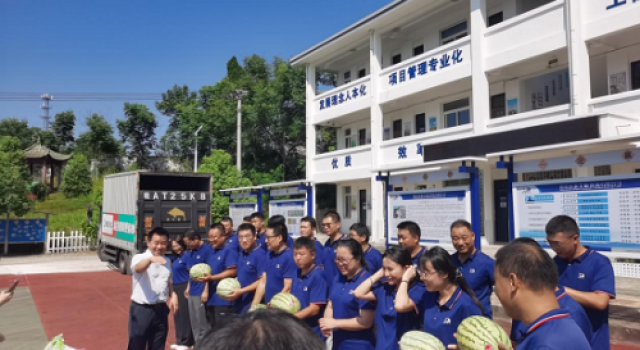 和襄高速第二駐地辦喜迎項目公司領(lǐng)導(dǎo)“送清涼”慰問