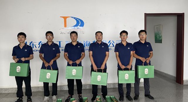 炎炎夏日送清涼，公司關(guān)愛入心田