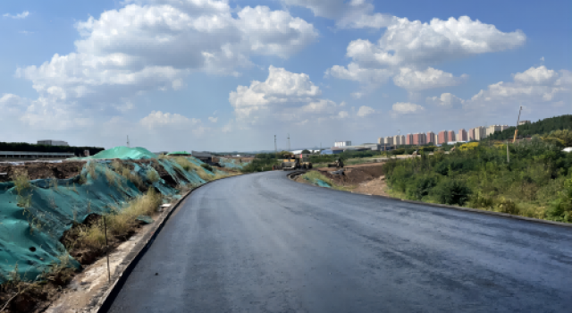 濟(jì)廣高速施工二標(biāo)冷再生基層試驗(yàn)段順利攤鋪