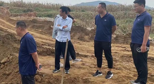 沂南縣交通工程總監(jiān)處對山東省委黨校岸堤校區(qū)紅色教育基地道路（岸堤校區(qū)至大峪莊段）建設(shè)工程項目進行節(jié)前綜合檢查