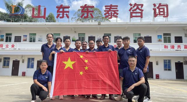 廣西橫欽高速JL4總監(jiān)辦組織開展“我與國旗合個(gè)影”祝福活動(dòng)