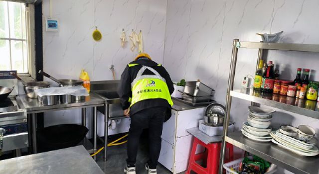 廣西橫欽高速JL4總監(jiān)辦對所轄工區(qū)進(jìn)行動火作業(yè)及廚房燃?xì)獍踩珜ｍ棛z查