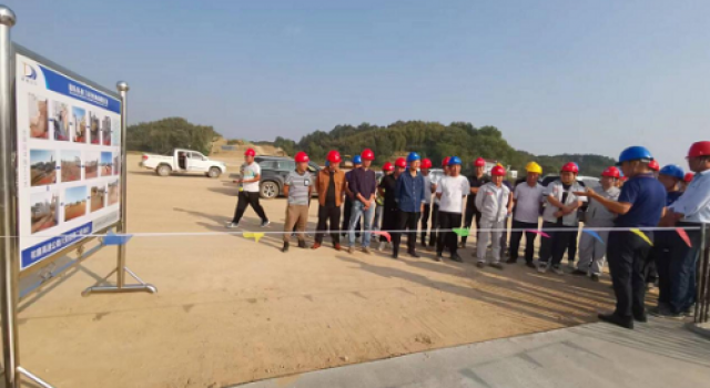 和襄高速駐地二辦組織召開臺背回填施工工藝現(xiàn)場交流會