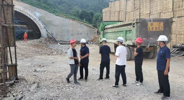 浙江省G104至S325連接線樂(lè)清柳市段（一期）工程監(jiān)理辦組織十月份質(zhì)量安全綜合大檢查