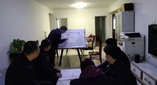 加強(qiáng)員工學(xué)習(xí)、提高技術(shù)水平----濟(jì)南大西環(huán)項(xiàng)目組織業(yè)務(wù)學(xué)習(xí)