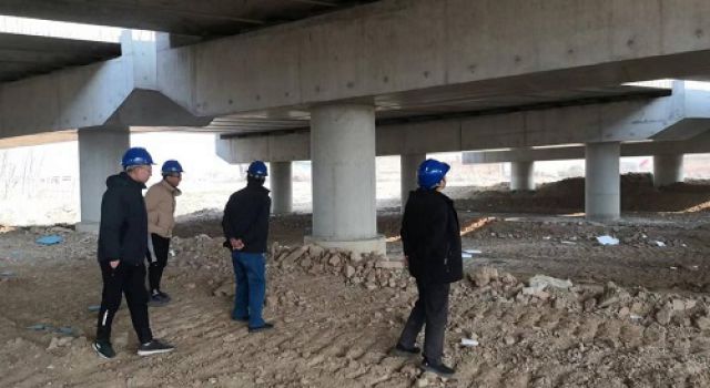 濟(jì)南大西環(huán)項(xiàng)目二分部召開橡膠支座檢查專項(xiàng)會議