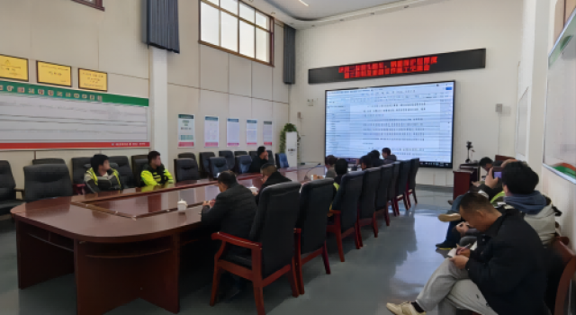 濟(jì)菏二標(biāo)召開橋頭跳車、鋼筋保護(hù)層厚度施工控制及重新首件施工交底會(huì)