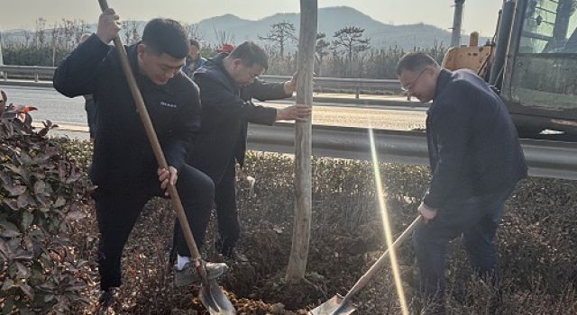 沂南縣交通工程總監(jiān)處組織義務(wù)植樹活動(dòng)