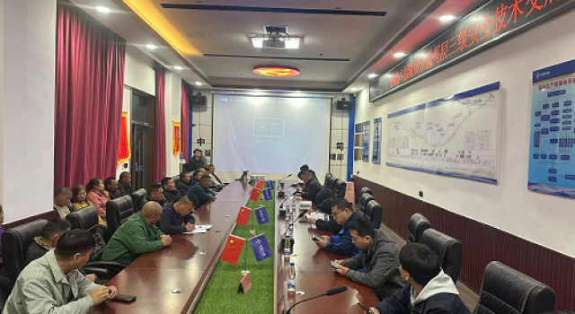 臨臨高速第六駐地辦組織路面水穩(wěn)基層三級安全技術(shù)交底