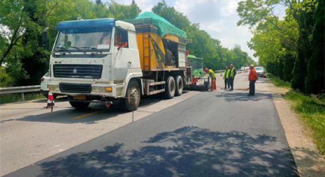 東泰咨詢(xún)公司臨汾養(yǎng)護(hù)項(xiàng)目微表處試驗(yàn)段順利完成