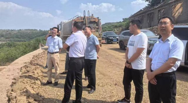 臨沂市交通建設(shè)項目綜合督導(dǎo)第五組對東泰咨詢駐沂南縣交通工程總監(jiān)處進行檢查督導(dǎo)工作