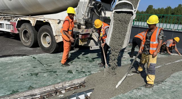 濟荷一標長清大學園區(qū)高架橋伸縮縫全面進入施工階段