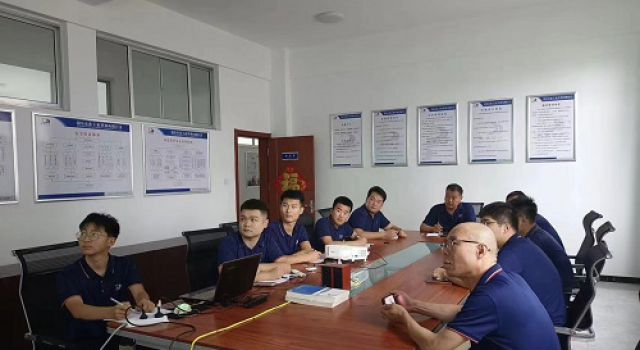 東泰咨詢公司駐沂南縣交通工程總監(jiān)處組織學(xué)習(xí)《質(zhì)量、環(huán)境、職業(yè)健康安全管理手冊(cè)》