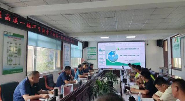 濟(jì)微高速一駐地辦參加濟(jì)微高速一標(biāo)段瀝青下面層一級安全技術(shù)交底會(huì)