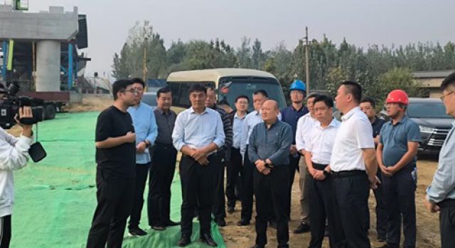 肥城市市長范長征一行督導(dǎo)調(diào)研濟微高速工程建設(shè)情況
