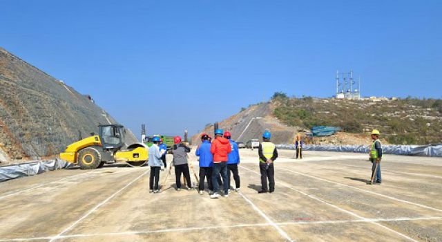 東泰咨詢安鶴高速總監(jiān)辦組織上路床工序驗(yàn)收