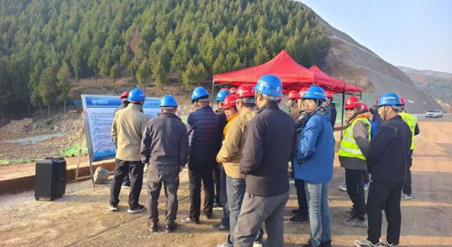 安鶴高速組織土路肩施工管理現(xiàn)場觀摩會(huì)