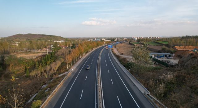 煥然一新！G205、G233養(yǎng)護工程瀝青面層完工