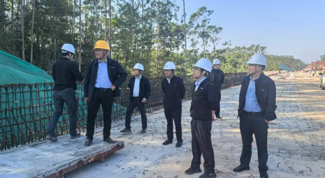 廣西壯族自治區(qū)交通運輸綜合行政執(zhí)法局對橫欽項開展工程建設(shè)執(zhí)法檢查