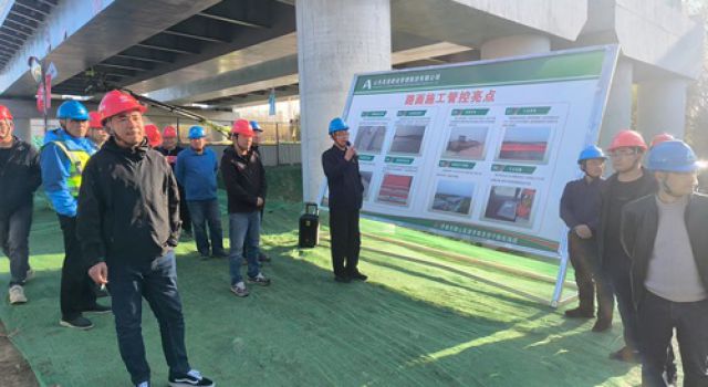 濟微高速項目公司在一標段組織召開路面防污染措施正面現(xiàn)場會